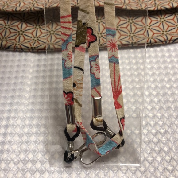 2 Masks: Tan Geometric & Black Micron Dot Elastic Bi-fold & 1 White Clip Holder - Picture 8 of 10